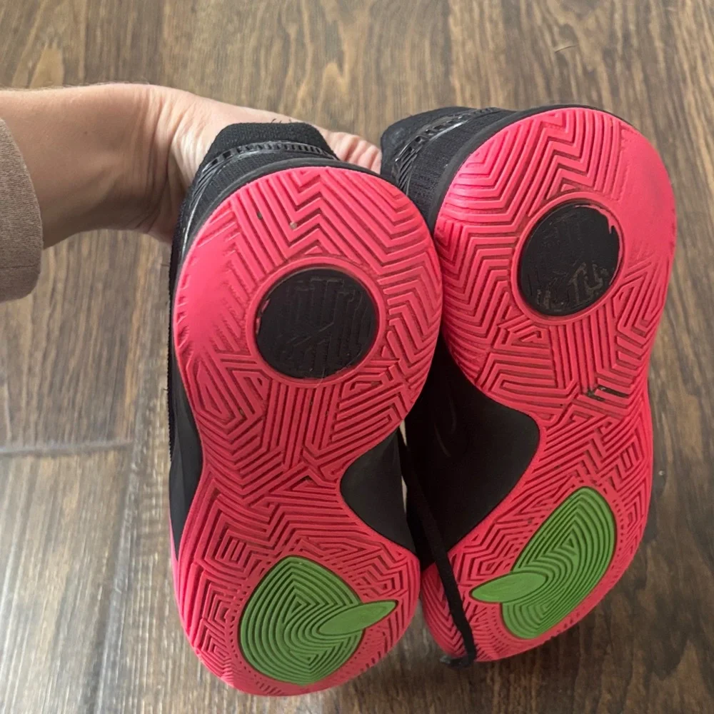 Basketball shoes - Picture 5 of 10